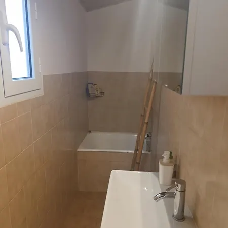 Appartamento Charmant appartement climatisé proche des plages et en plein coeur village *