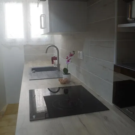 Charmant Appartement Climatise En Plein Coeur Du Village Et Proche Des Plages Avec Wifi * سيرفيون