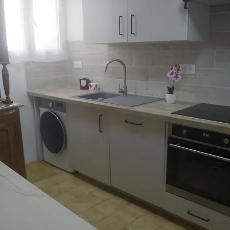 شقة Charmant Appartement Climatise En Plein Coeur Du Village Et Proche Des Plages Avec Wifi