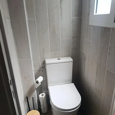 Charmant Appartement Climatise En Plein Coeur Du Village Et Proche Des Plages Avec Wifi شقة *