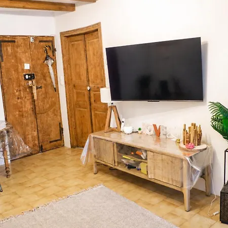 Charmant Appartement Climatise En Plein Coeur Du Village Et Proche Des Plages Avec Wifi * Cervione