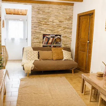 Apartman Charmant Appartement Climatise En Plein Coeur Du Village Et Proche Des Plages Avec Wifi *