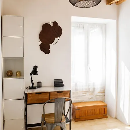 Charmant Appartement Climatise En Plein Coeur Du Village Et Proche Des Plages Avec Wifi Apartman