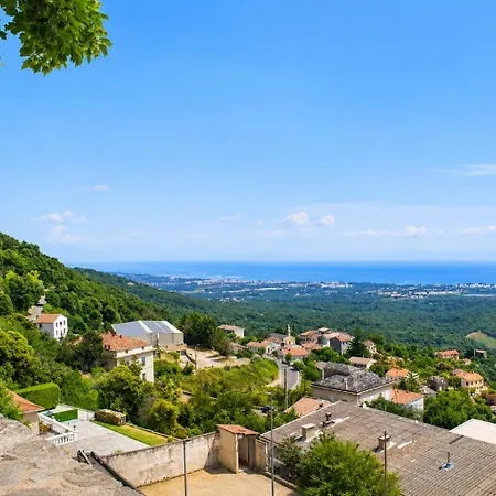 Charmant Appartement Climatise En Plein Coeur Du Village Et Proche Des Plages Avec Wifi